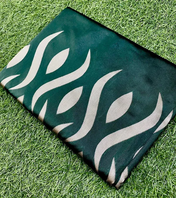 Dark_Green_Woven_Kanjivaram_Silk_Saree_with_Saree_Cover